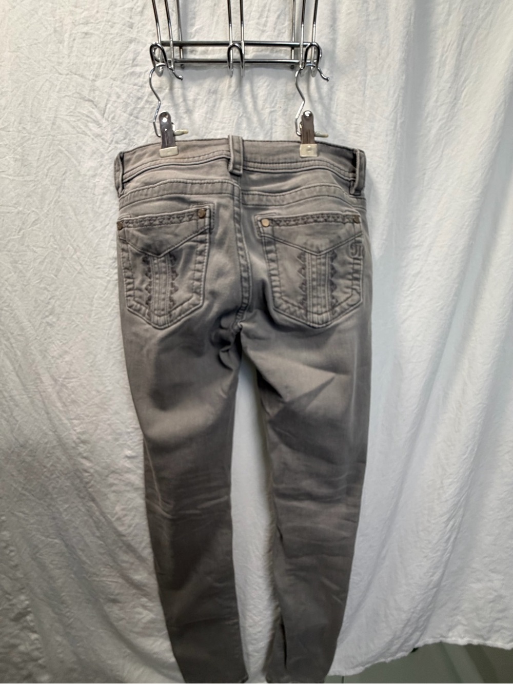 Miss Me Women’s Gray Skinny Jeans with Embroidered Back Pockets